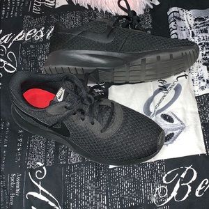 Women’s black nike sneakers